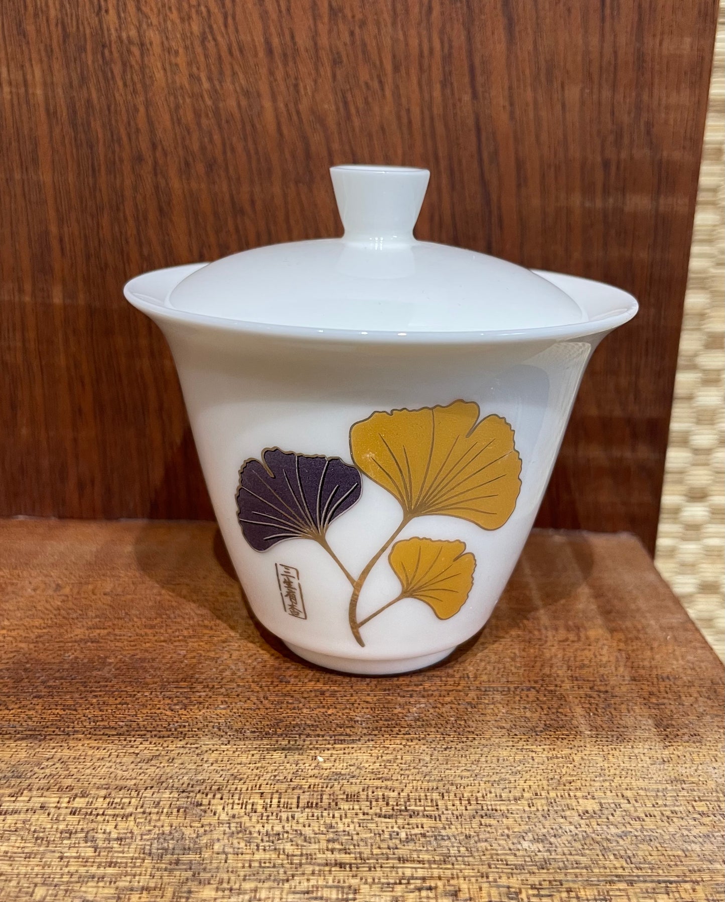 Porcelain gaiwan and cups