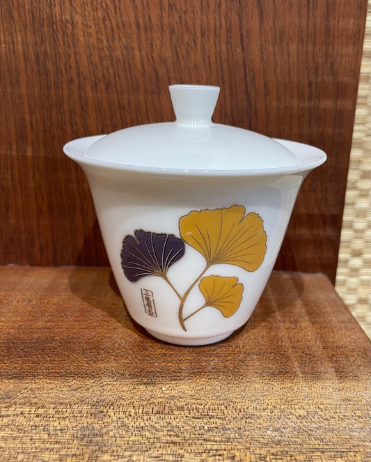 Porcelain gaiwan and cups