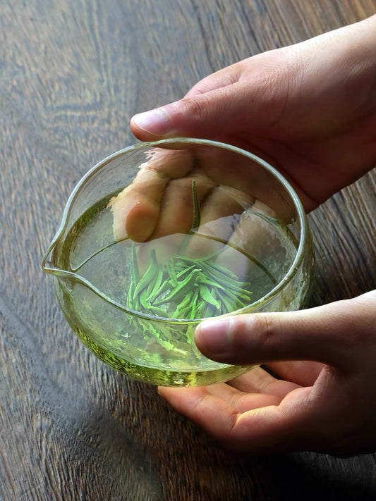 Glass tea bowl