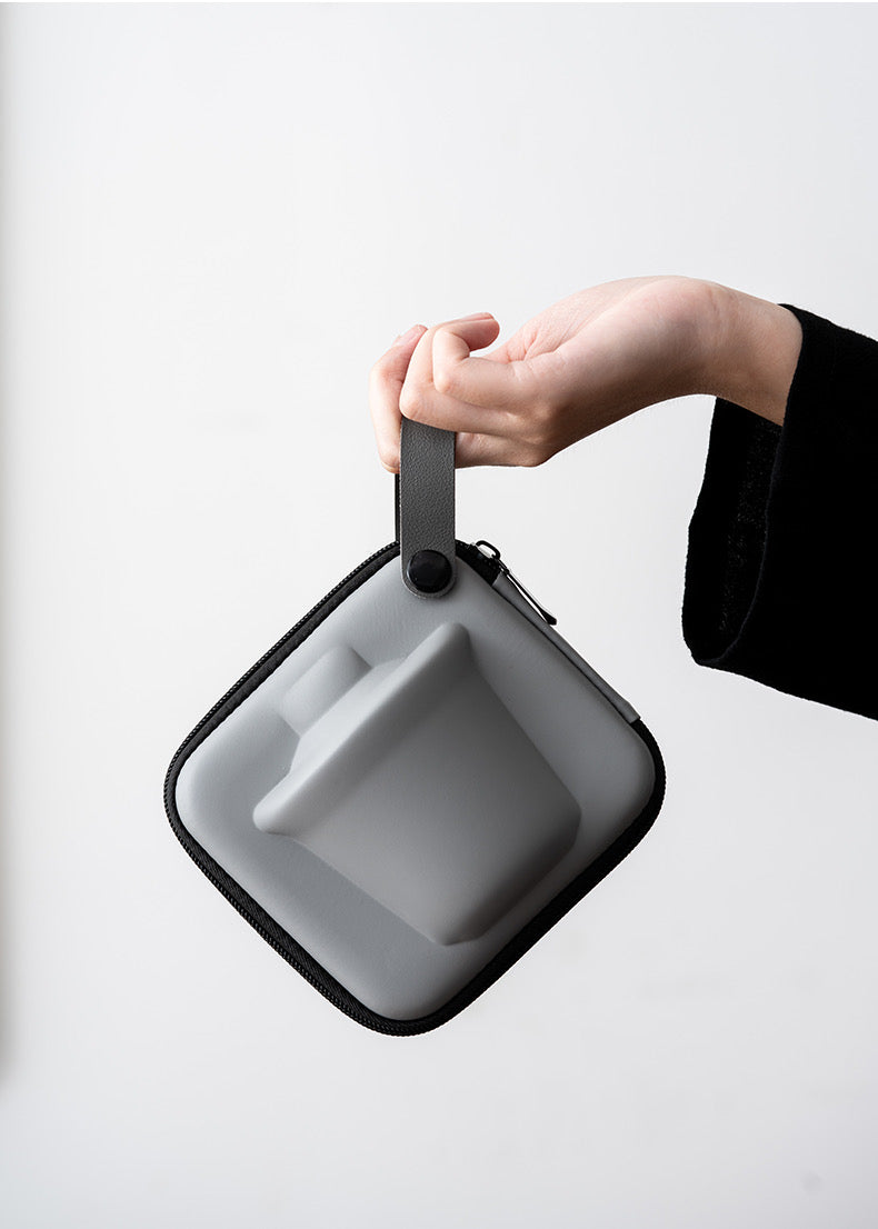 Travel set in porcelain