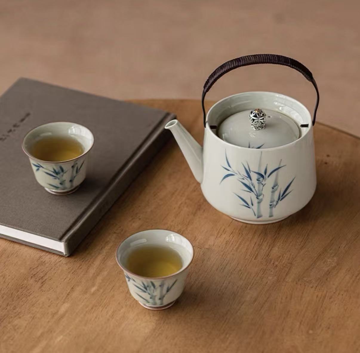 Porcelain Tea Pot with 2 cups