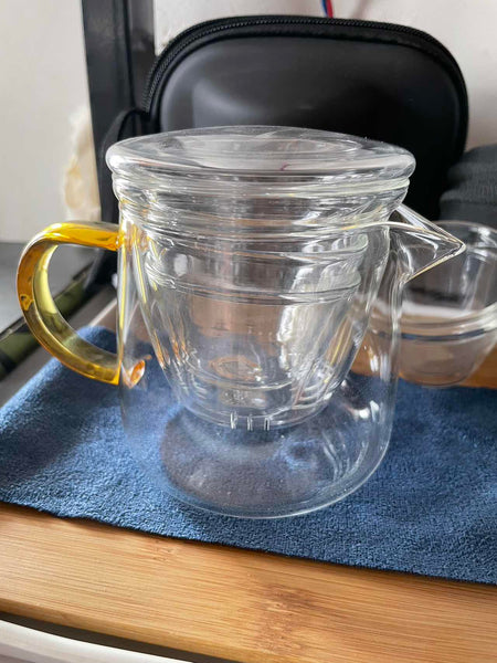 Travel set in glass