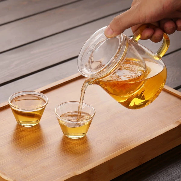 Travel set in glass