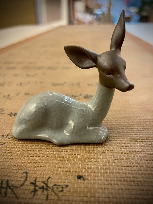 The resting Fawn Teapet