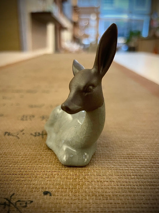 The resting Fawn Teapet