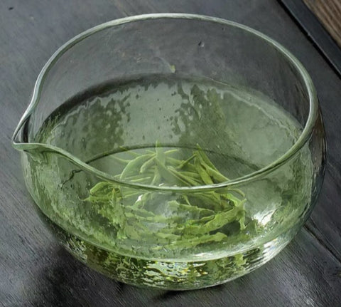 Glass tea bowl